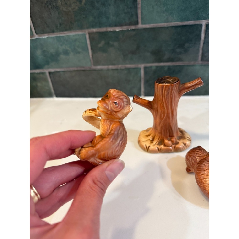 Vintage Porcelain Salt and Pepper Shakers Monkeys Hanging on a tree - Picture 6 of 9